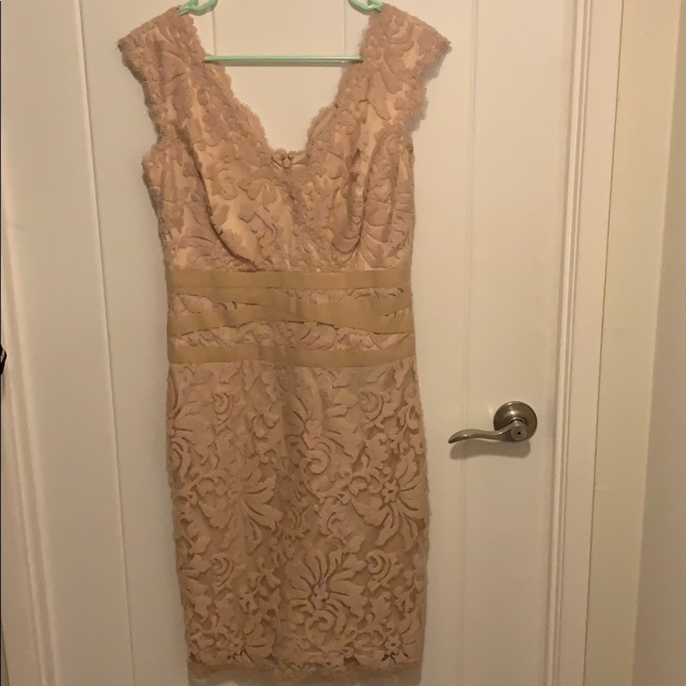 Tadashi Shoji V Neck Lace Cocktail Dress -  Size 6